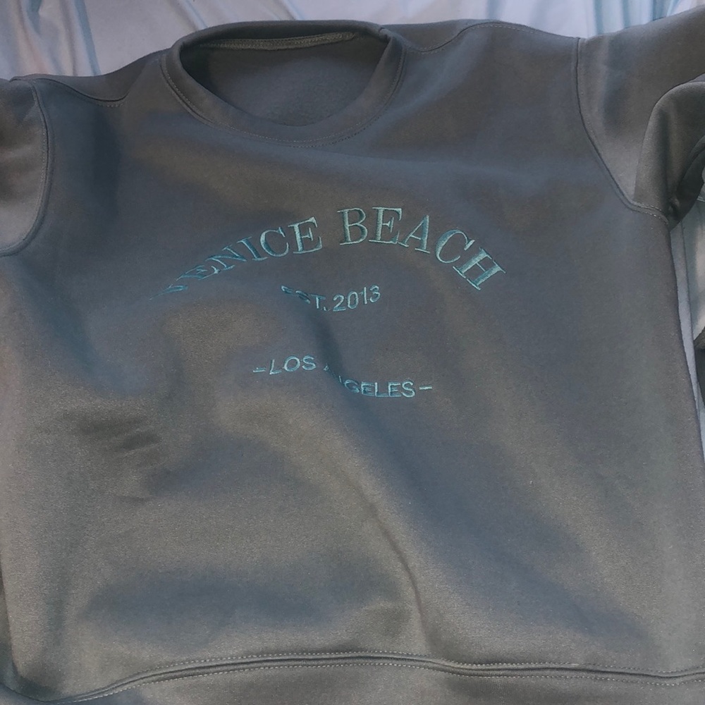 Brand New- Super cute vintage like sweatshirt!